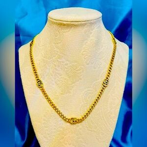 Stunning Authentic Gucci GG link Necklace gold tone.